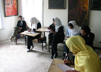 Art class at Centre for Contemporary Arts Afghanistan (CCAA)